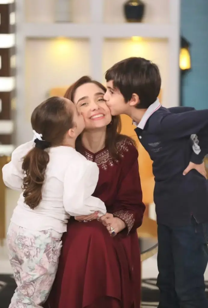 Juggan Kazim Adorable Pictures with Her Kids