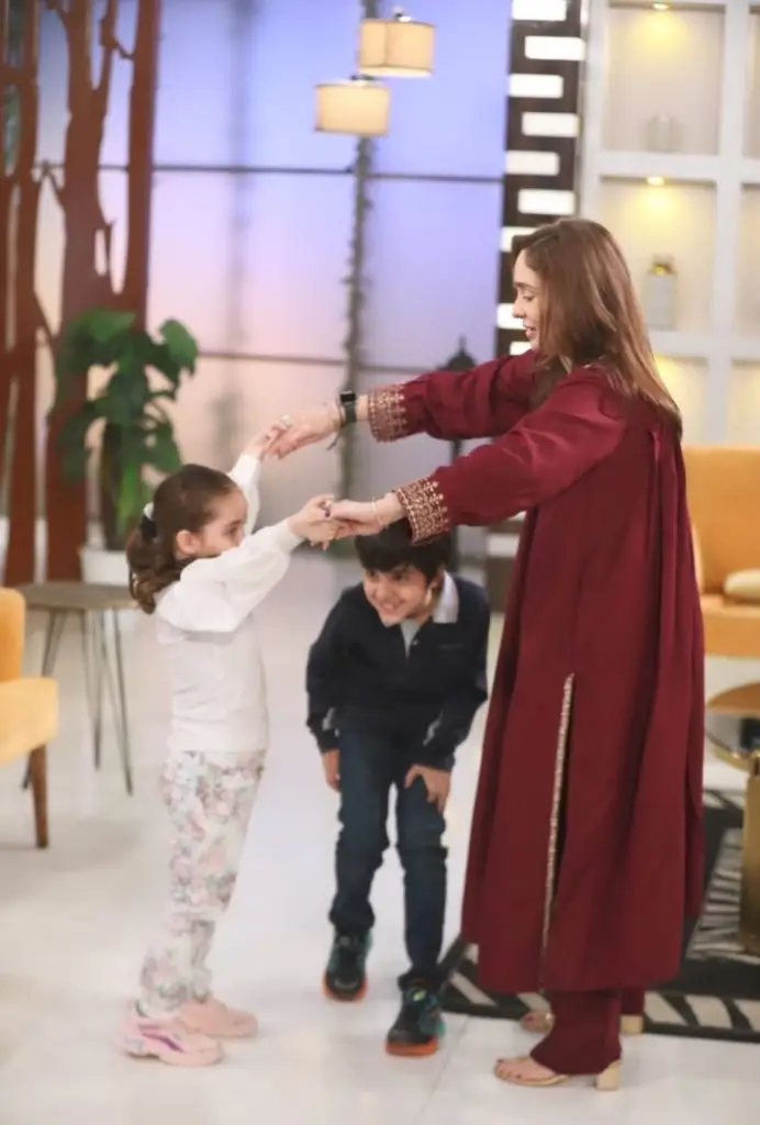 Juggan Kazim Adorable Pictures with Her Kids