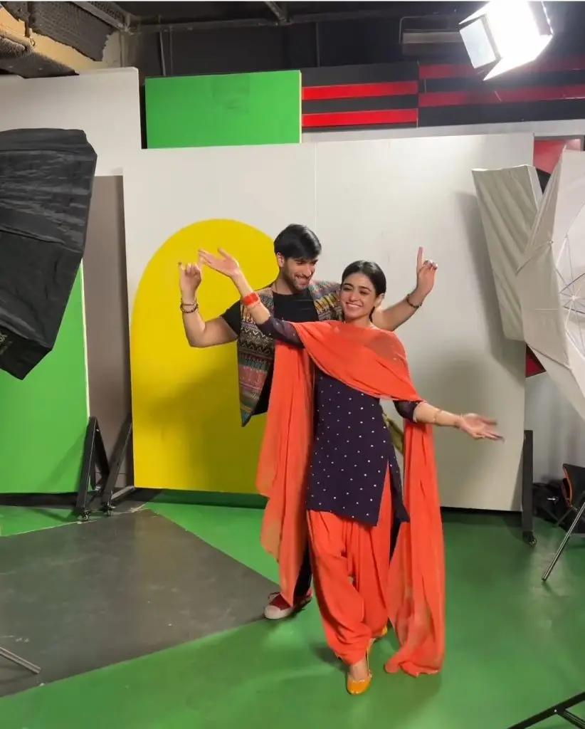 Sehar Khan Shares BTS Pictures from Tan Man Neel o Neel Sets