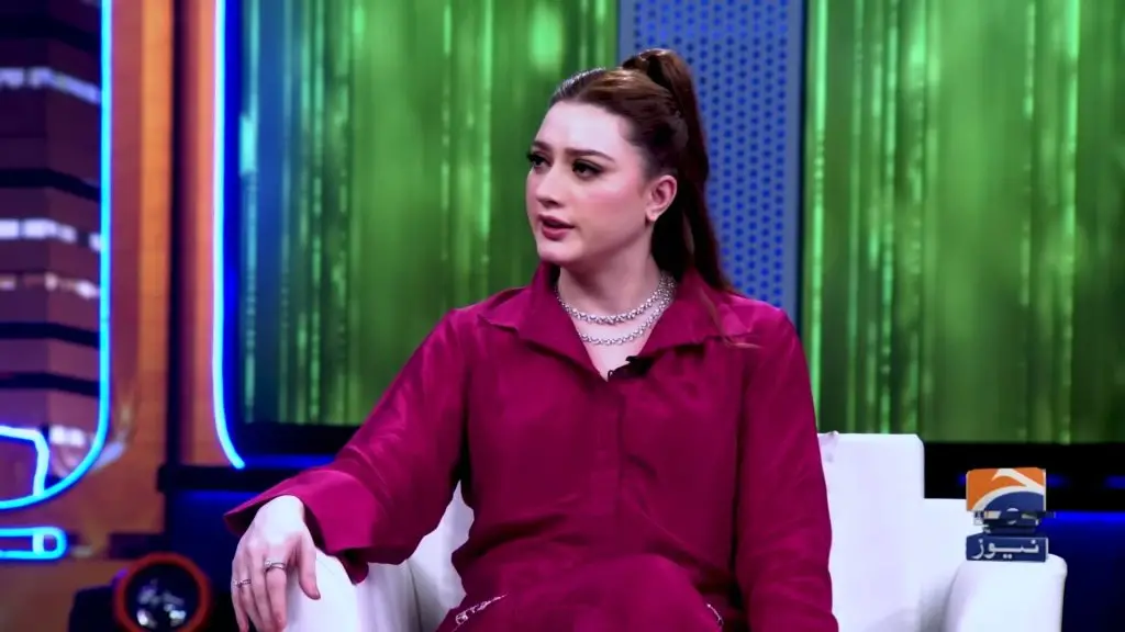 Momina Iqbal Reveals Senior Actress's Misbehaviour