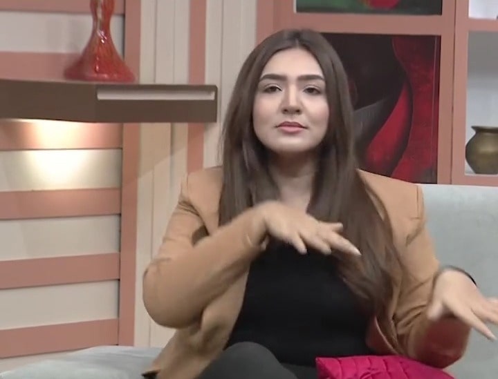 Mein's Shizza Khan Makes Fun Of Nadia Khan