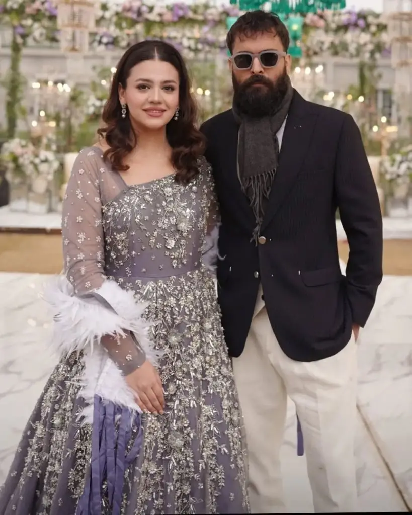 Zara Noor Abbas & Family Dance Videos From Her Brother's Walima Event