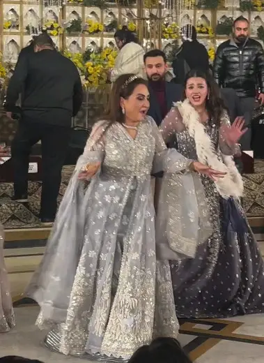 Zara Noor Abbas & Family Dance Videos From Her Brother's Walima Event