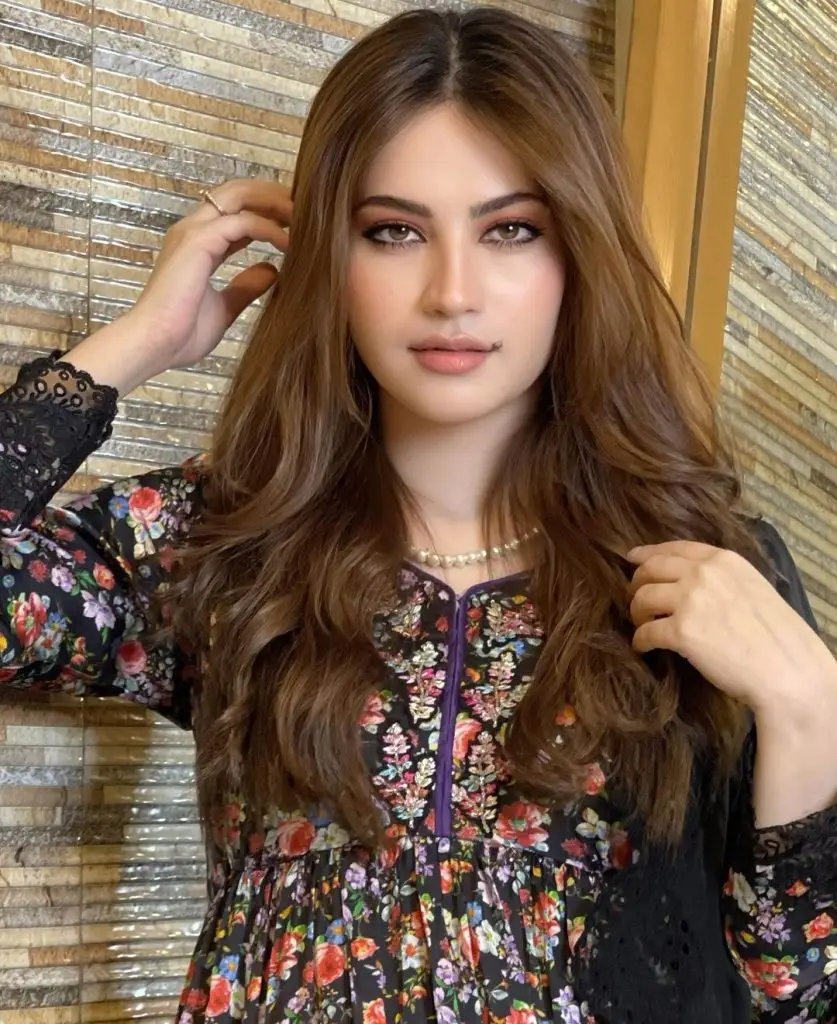 Neelam Muneer Mayon Pictures