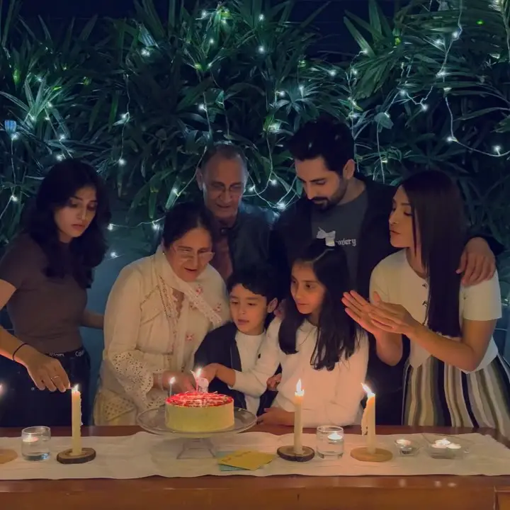 Ayeza Khan Celebrates Mother's Birthday With Family